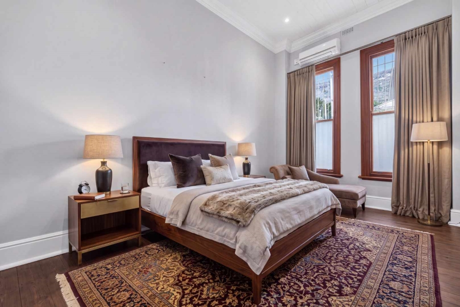 7 Bedroom Property for Sale in Oranjezicht Western Cape